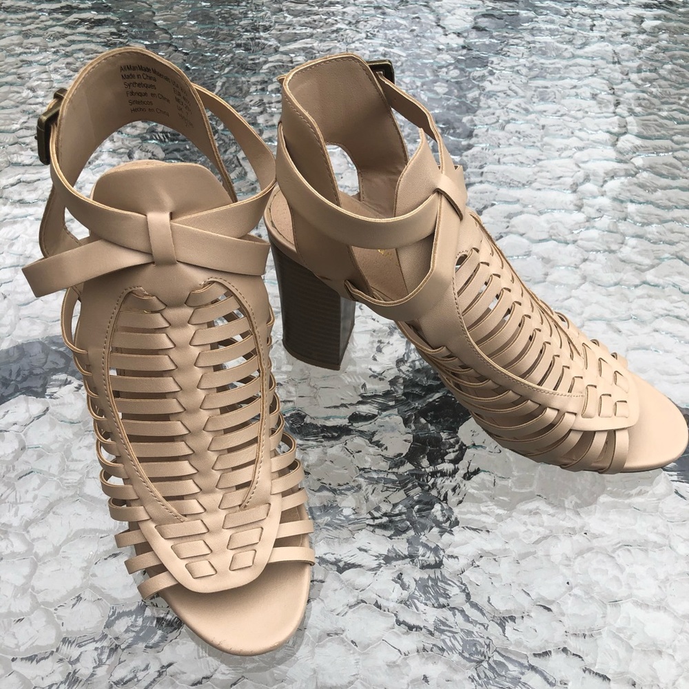 American Eagle Sandals